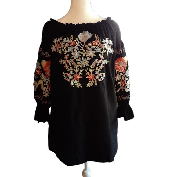 Free People Black Tunic. Beautiful embroidery. Size xs - Picture 2 of 6